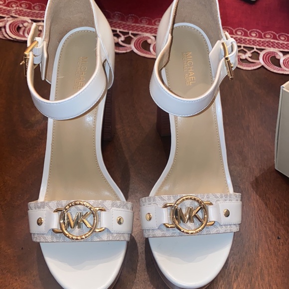 Michael Kors Rory Platform Sandals Size 9.5 Brown or White (no lid on box) - Picture 8 of 13